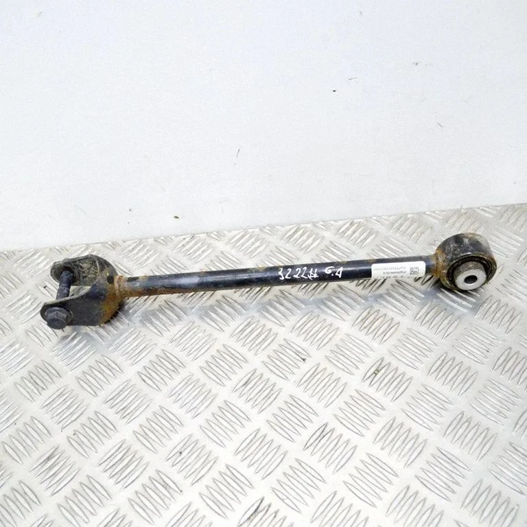 Aizmugurējā svira (dakša) P104444400A