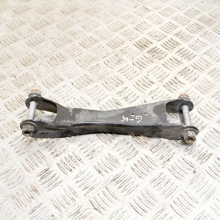 Aizmugurējā svira (dakša) – kreisā