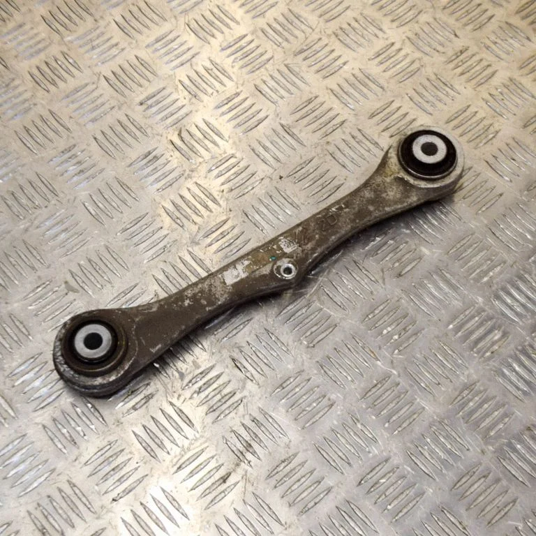 Rear upper control arm/wishbone – right