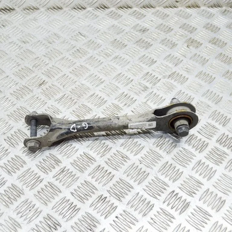 Aizmugurējā svira (dakša) P104442700C