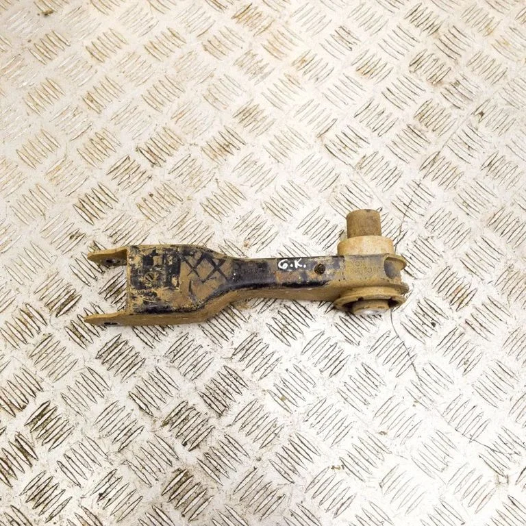 Tagumine ülemine õõtshoob J9C35K899BA