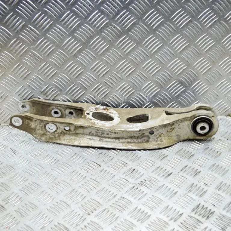 Aizmugurējā svira (dakša) 8W0505311H