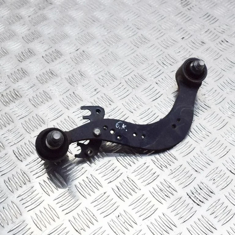 Aizmugurējā svira (dakša) – kreisā