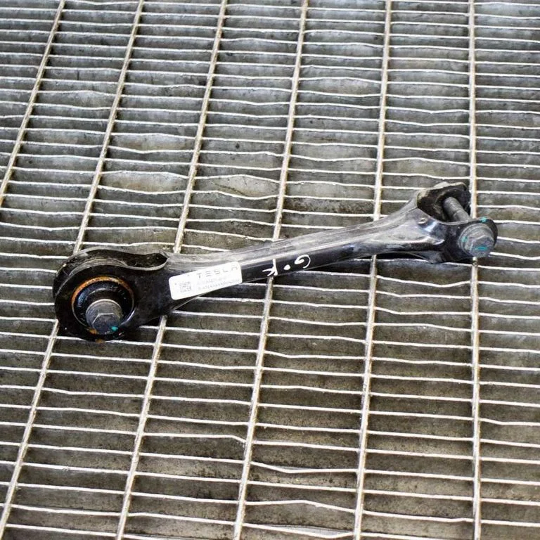 Rear upper control arm/wishbone – Tesla Model S (2012-)