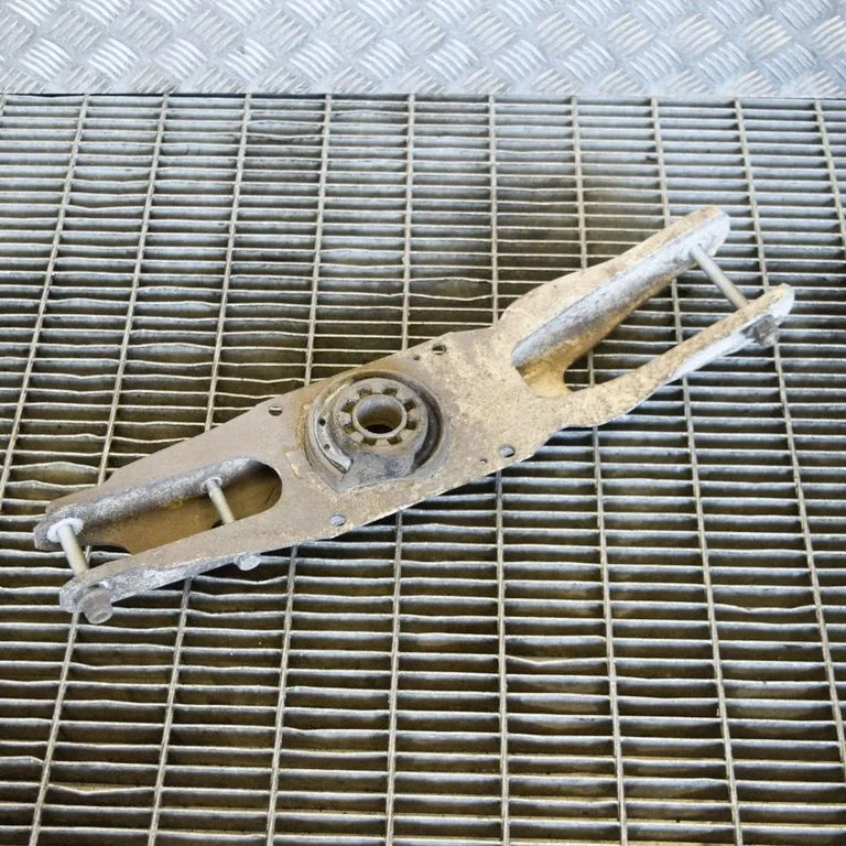 Rear upper control arm/wishbone – right