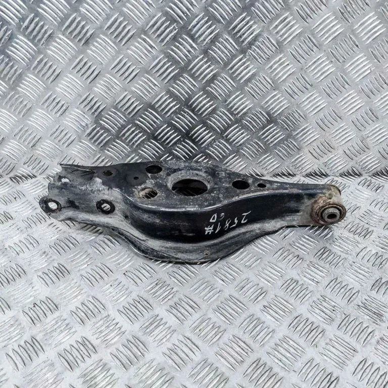 Rear upper control arm/wishbone – Lexus IS III XE30 (2013-2020)