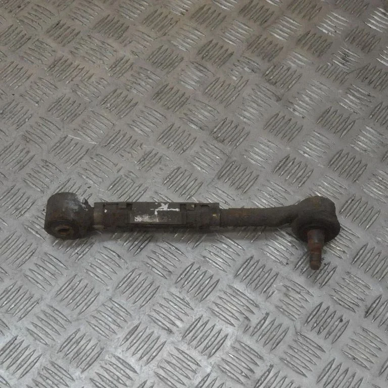 Aizmugurējā svira (dakša) – kreisā