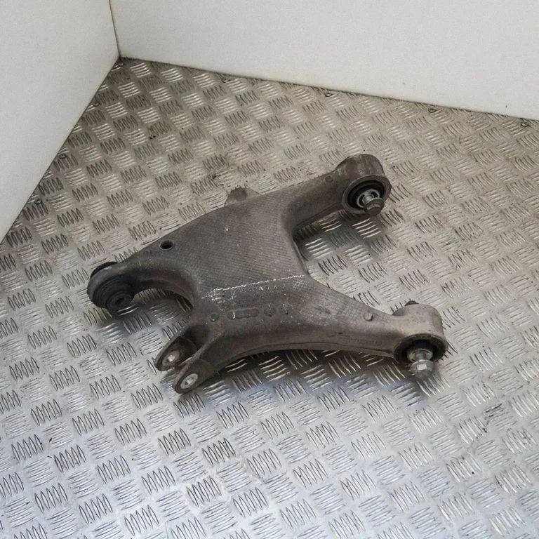 Tagumine ülemine õõtshoob – BMW 5-seeria F10 F11 (2009-2016)