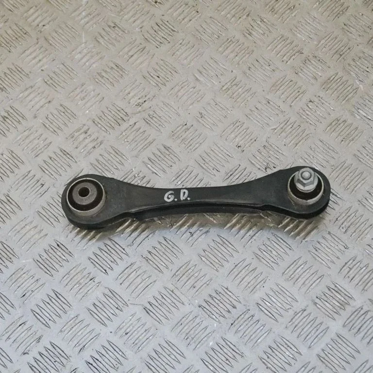 Tagumine ülemine õõtshoob – BMW 3-seeria F30 F35 F31 (2012-2018)