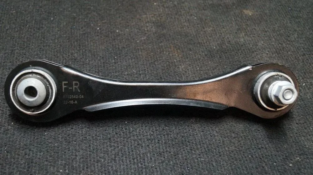 Tagumine ülemine õõtshoob – BMW 3-seeria F30 F35 F31 (2012-2018)