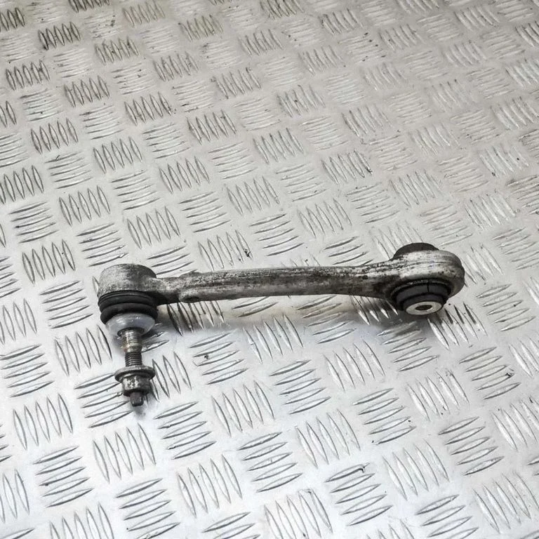 Tagumine ülemine õõtshoob – BMW X5 F15 (2013-2017)