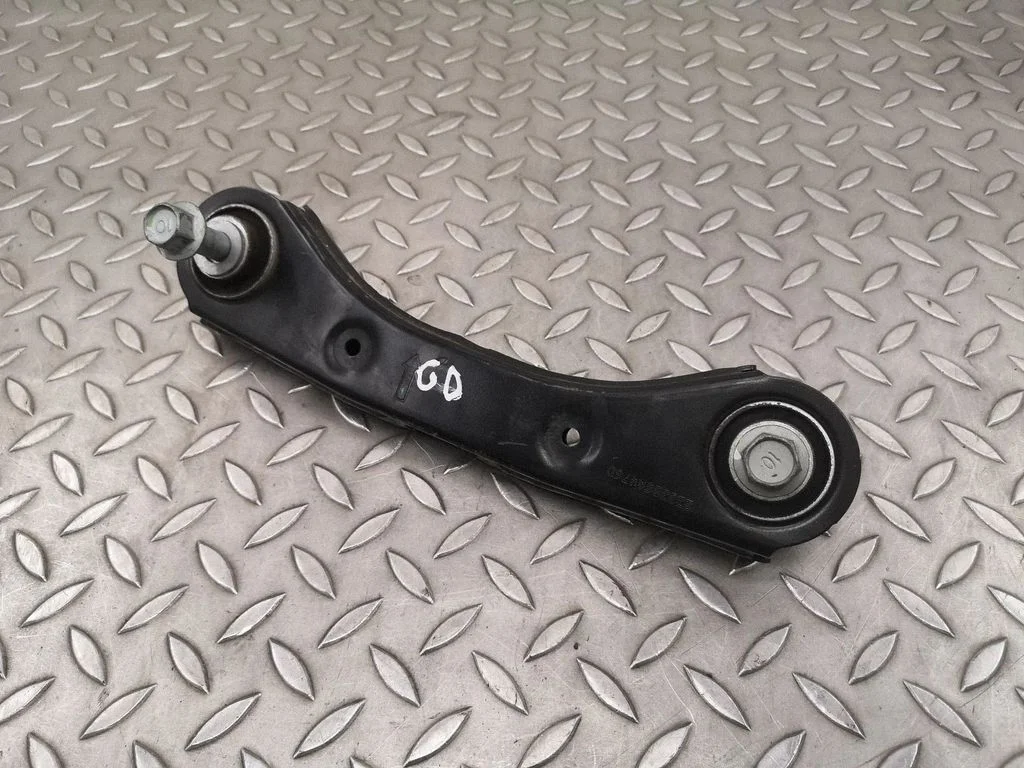 Tagumine ülemine õõtshoob 230306A476D