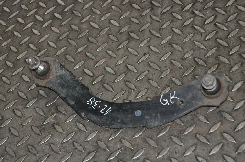 Aizmugurējā svira (dakša) – kreisā