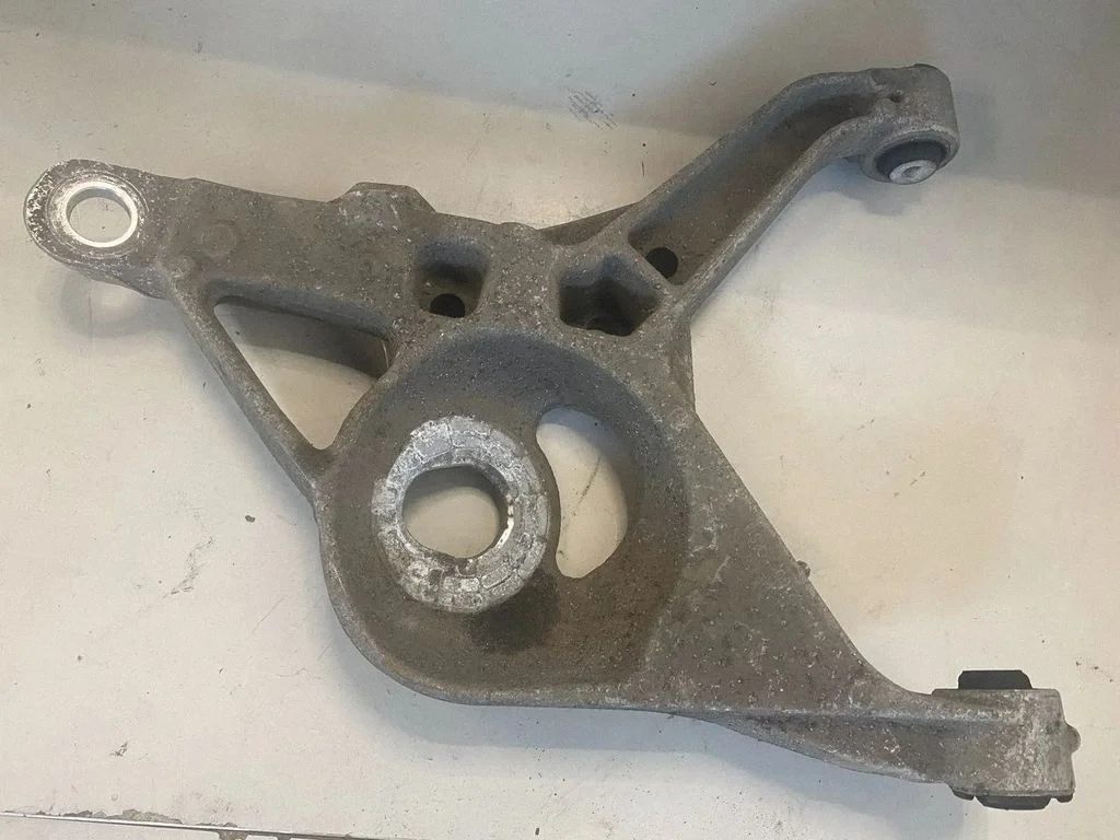 Rear upper control arm/wishbone – right