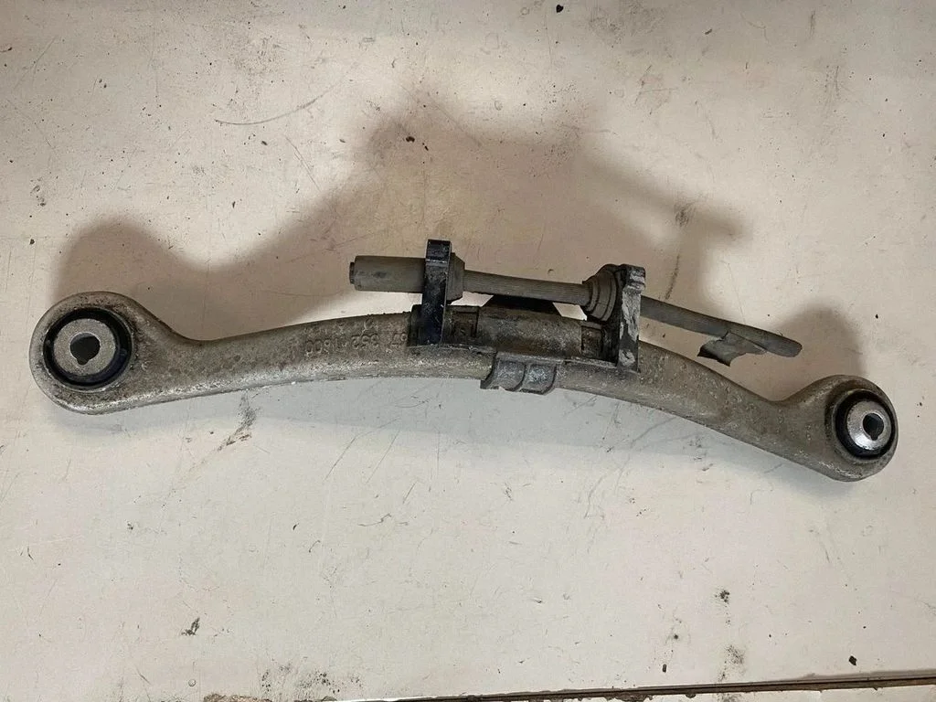Rear upper control arm/wishbone – right