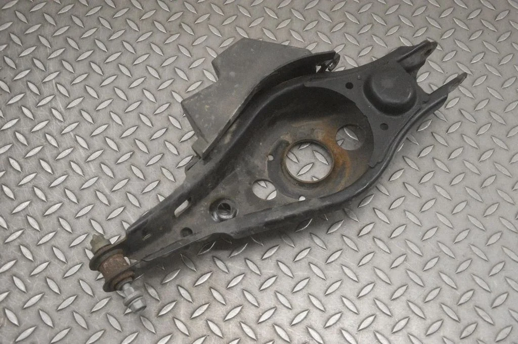 Rear upper control arm/wishbone – right