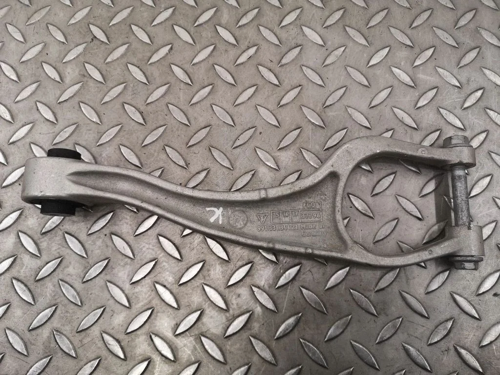 Tagumine ülemine õõtshoob – Porsche 911 991 (2011-2019)
