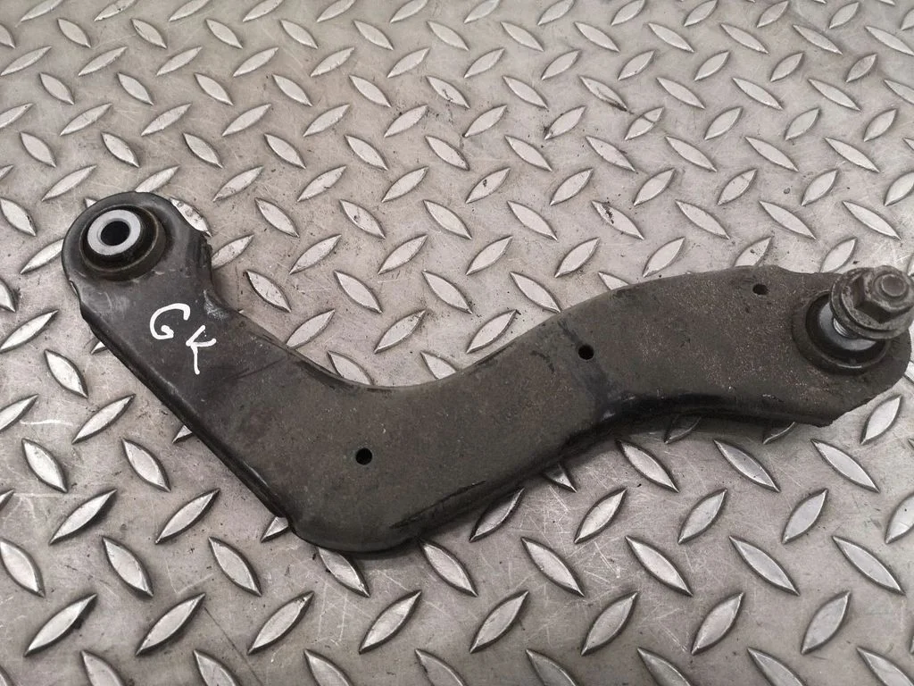 Rear upper control arm/wishbone
