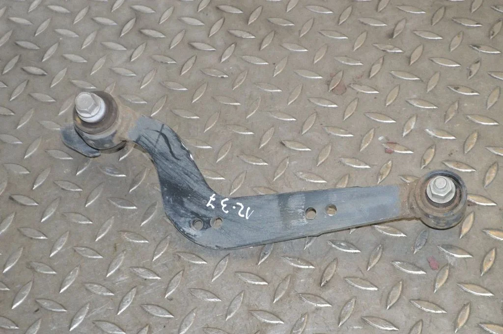 Rear upper control arm/wishbone – right