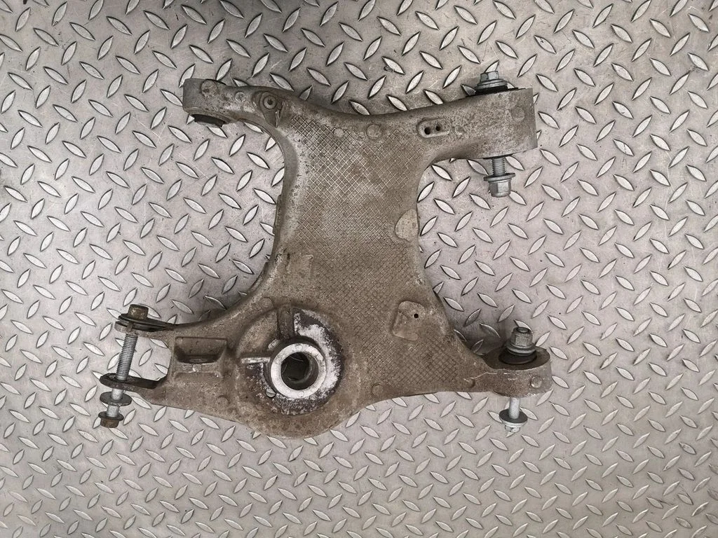 Rear upper control arm/wishbone – left