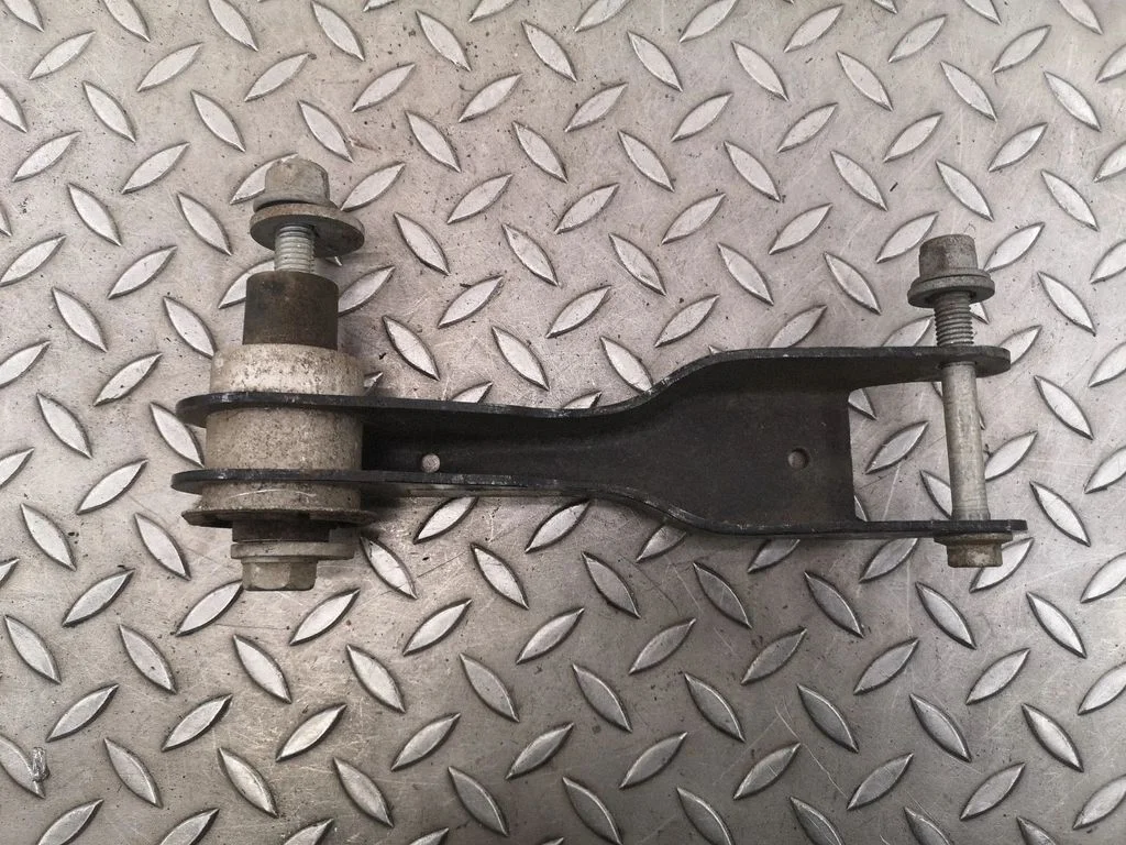 Rear upper control arm/wishbone – left