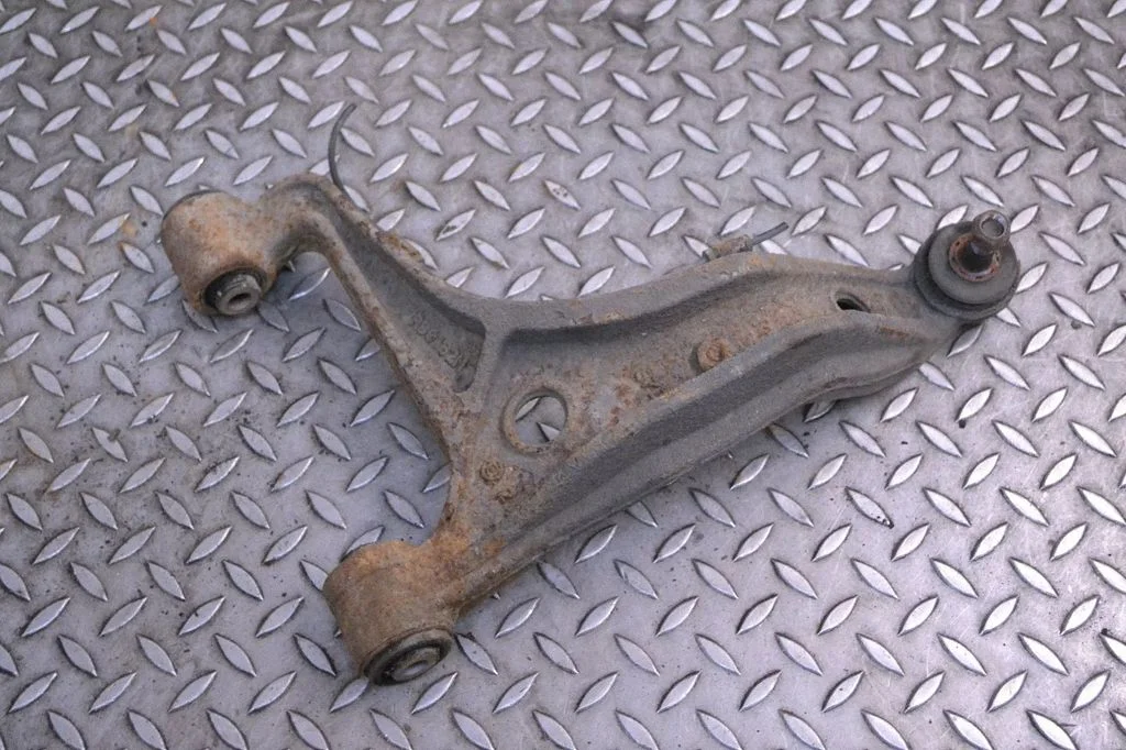 Rear upper control arm/wishbone – right