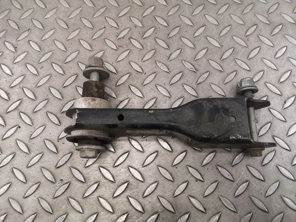 Rear upper control arm/wishbone – right