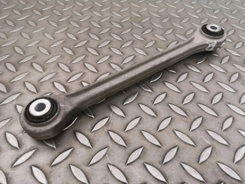 Rear upper control arm/wishbone 97033104300