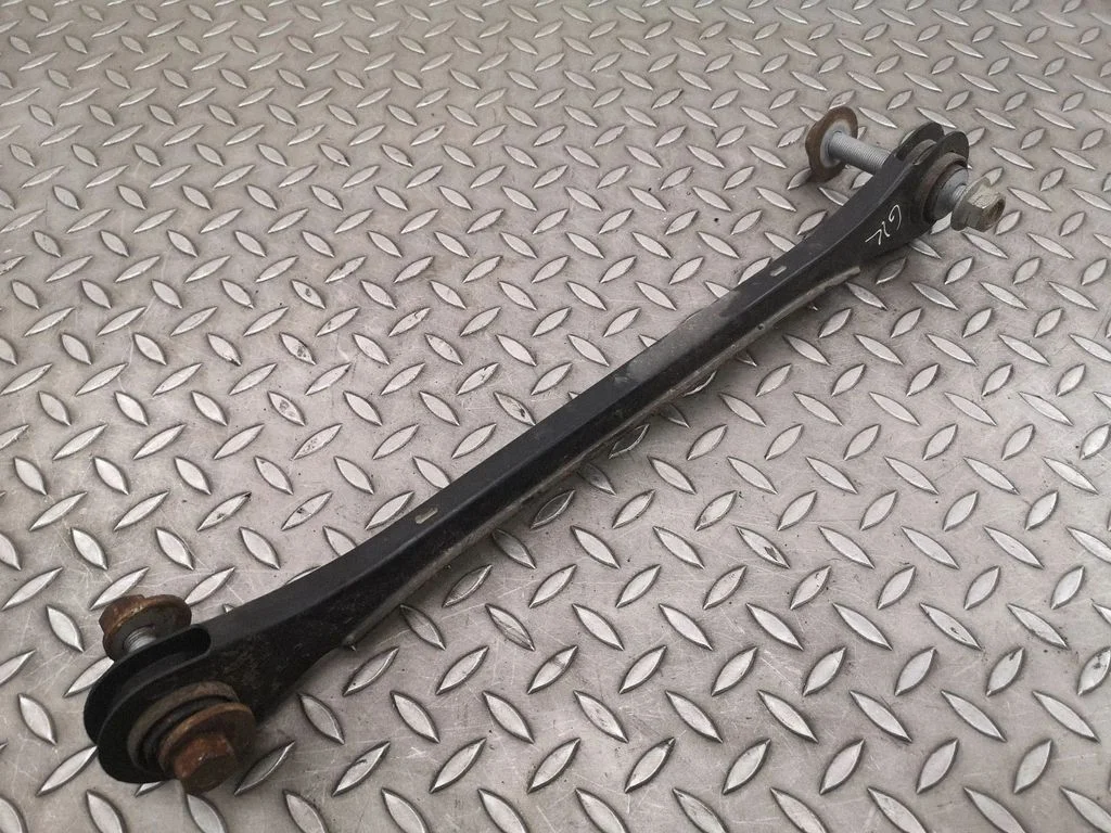 Tagumine ülemine õõtshoob 7P0501529