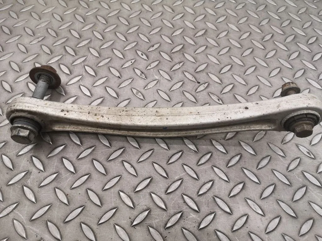 Tagumine ülemine õõtshoob 7L0505376A