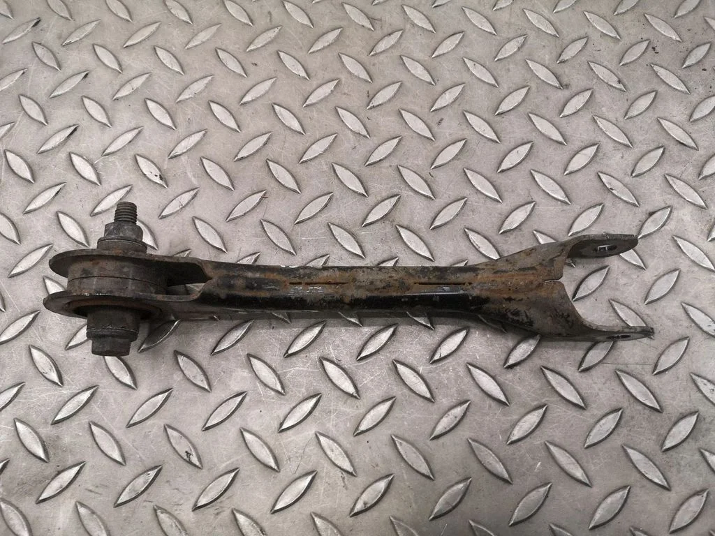 Rear upper control arm/wishbone – Tesla Model S (2012-)