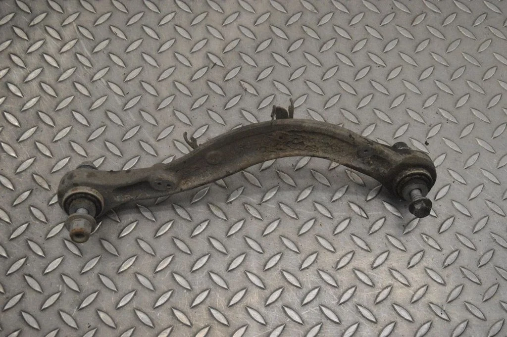 Rear upper control arm/wishbone – left