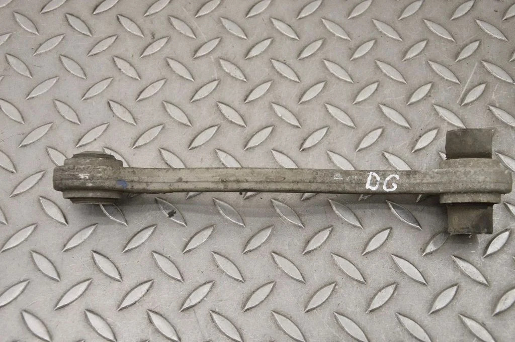 Rear upper control arm/wishbone – right