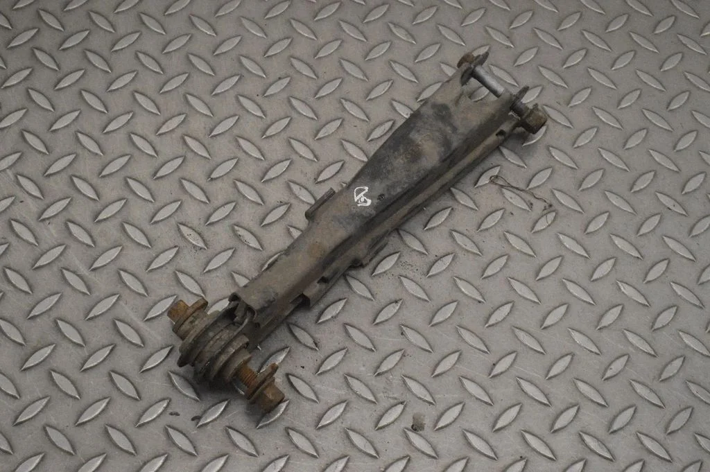 Rear upper control arm/wishbone – right