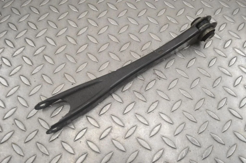 Tagumine ülemine õõtshoob – BMW 2-seeria F22 F23 (2013-2017)