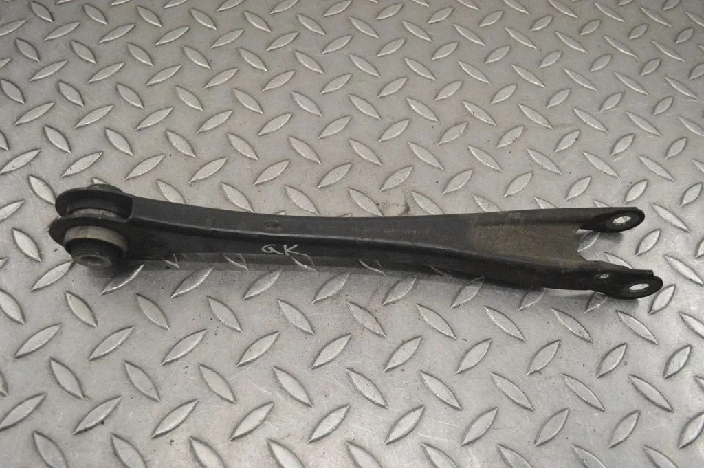 Tagumine ülemine õõtshoob – BMW 2-seeria F22 F23 (2013-2017)