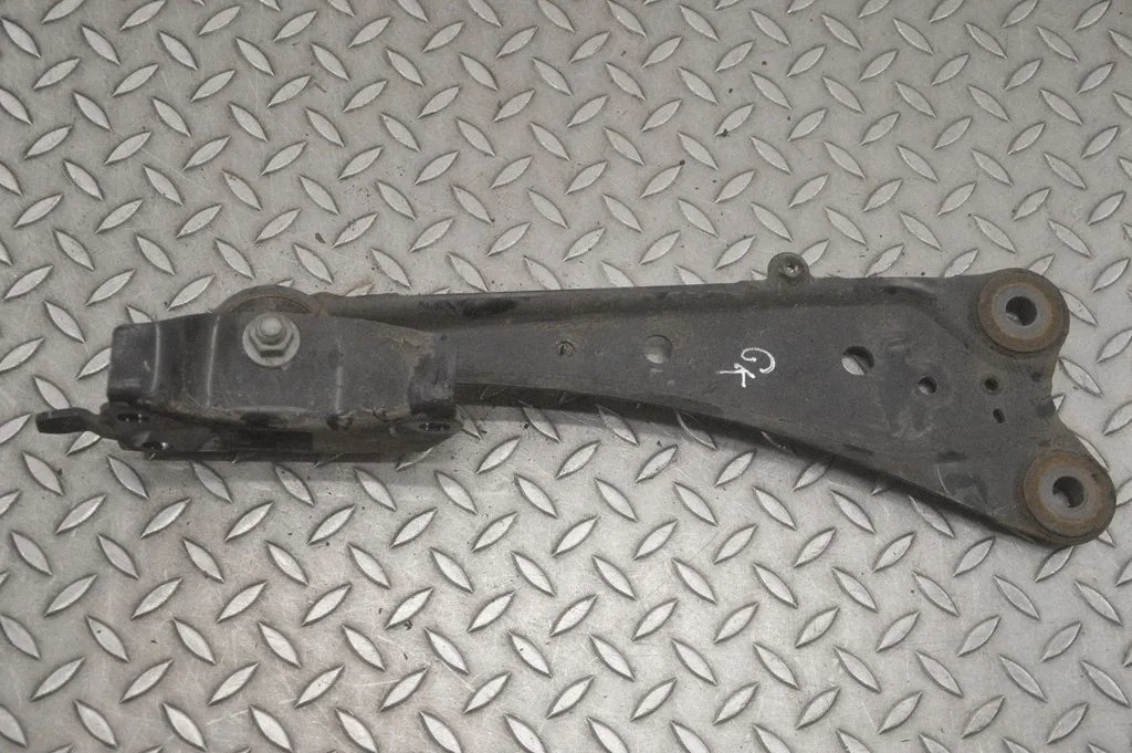 Rear upper control arm/wishbone – left