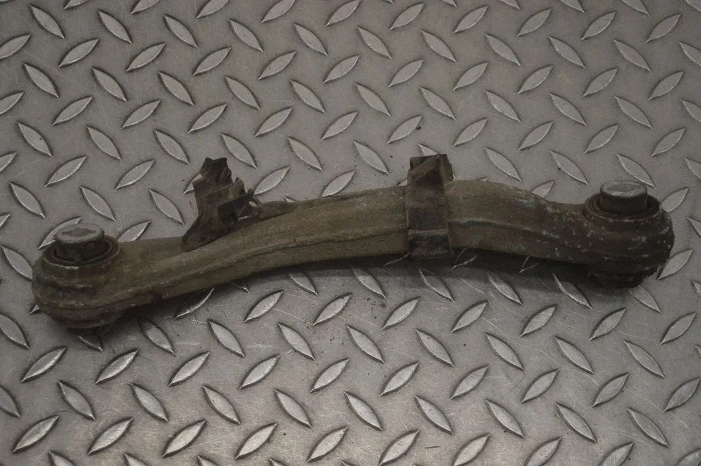 Aizmugurējā svira (dakša) – labā