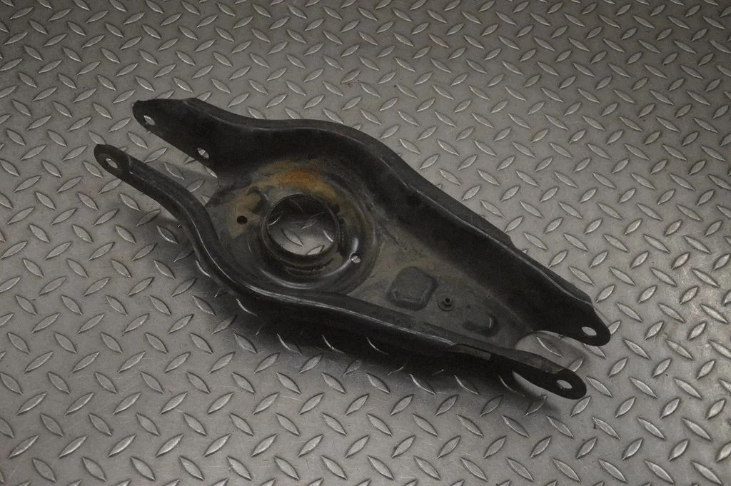 Tagumine ülemine õõtshoob – Tesla Model S (2012-)