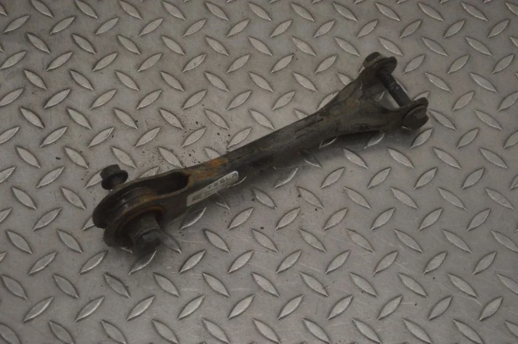 Rear upper control arm/wishbone – Tesla Model Y (2020-)
