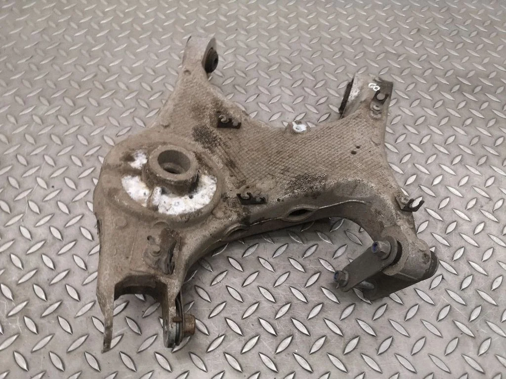 Tagumine ülemine õõtshoob FK725B530AG