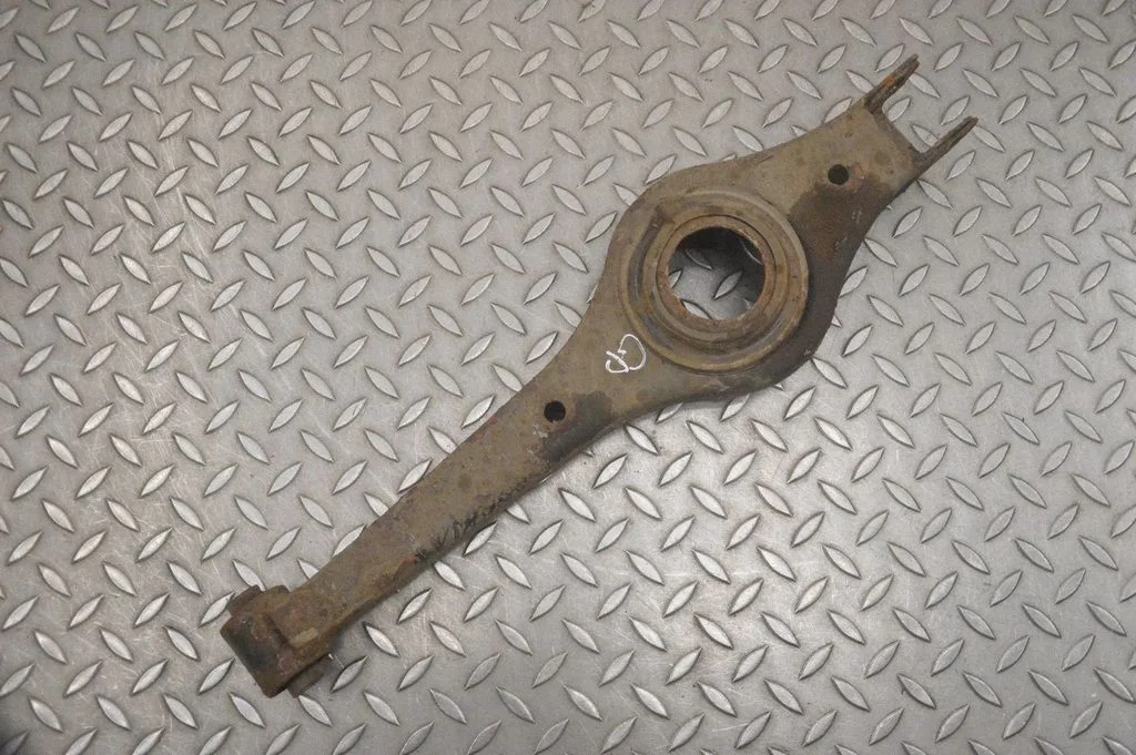 Aizmugurējā svira (dakša) – labā