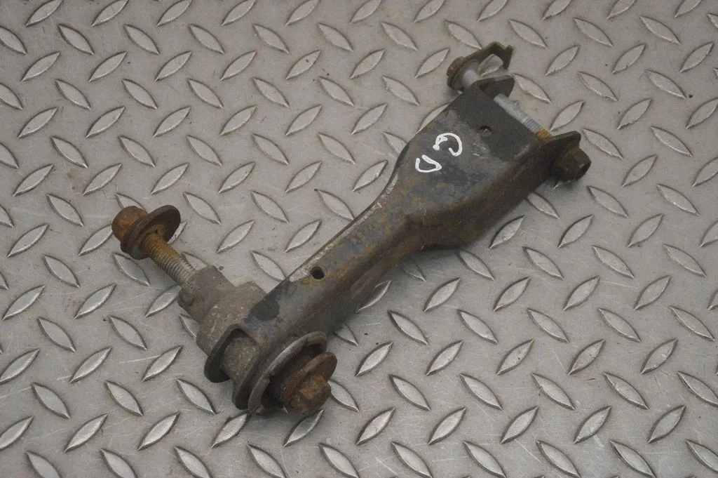 Rear upper control arm/wishbone – right