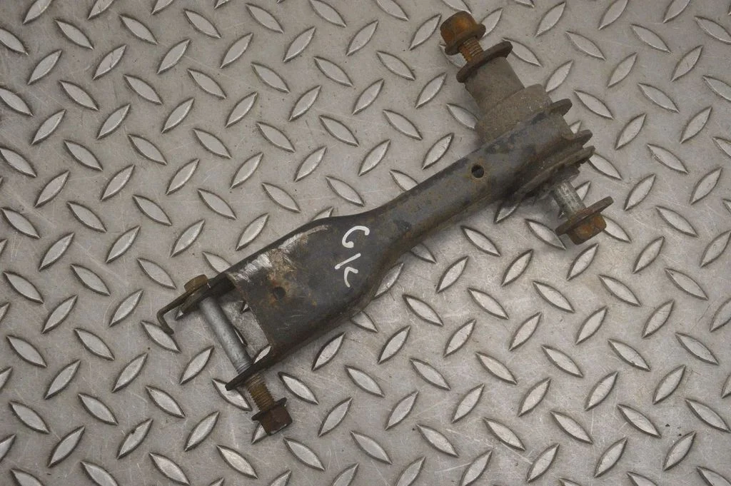 Rear upper control arm/wishbone – left