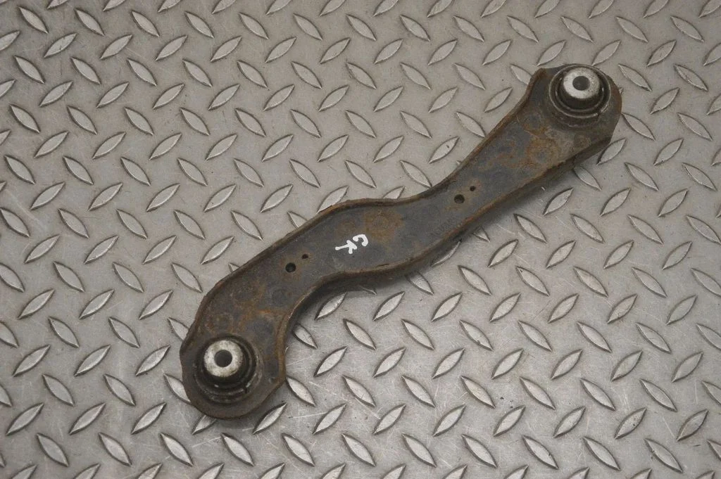 Rear upper control arm/wishbone – left