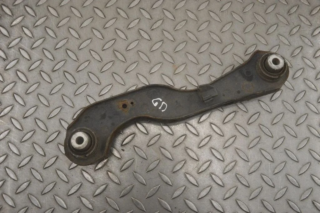 Rear upper control arm/wishbone – right