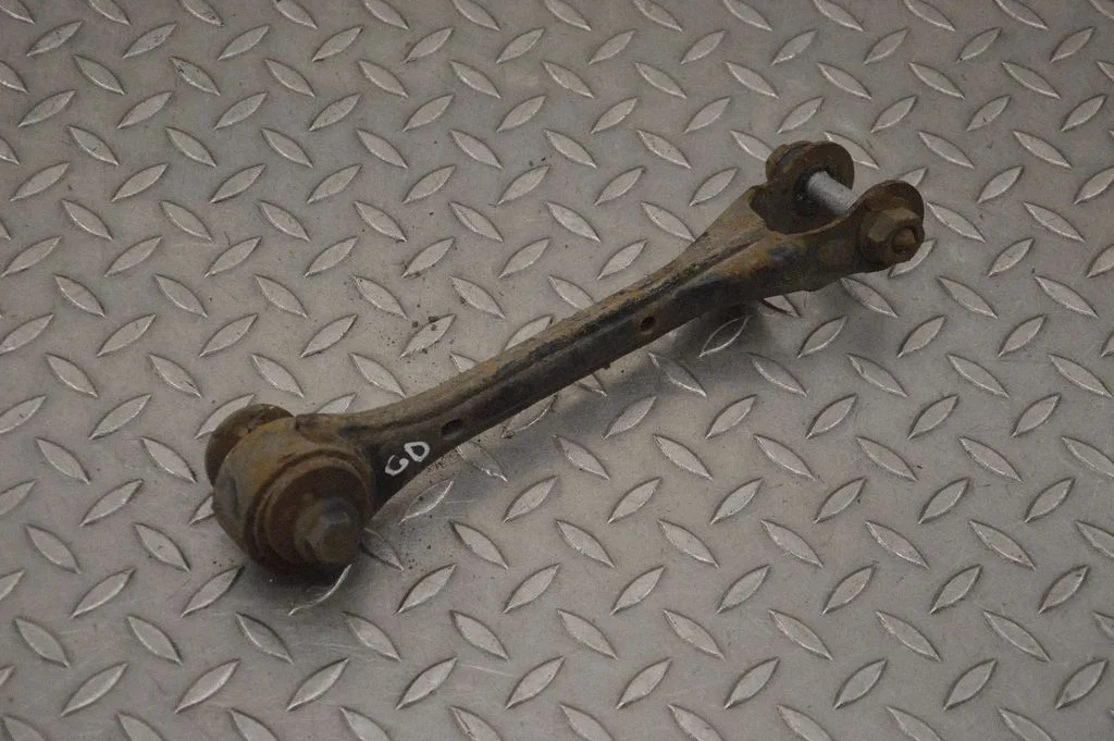Rear upper control arm/wishbone – right