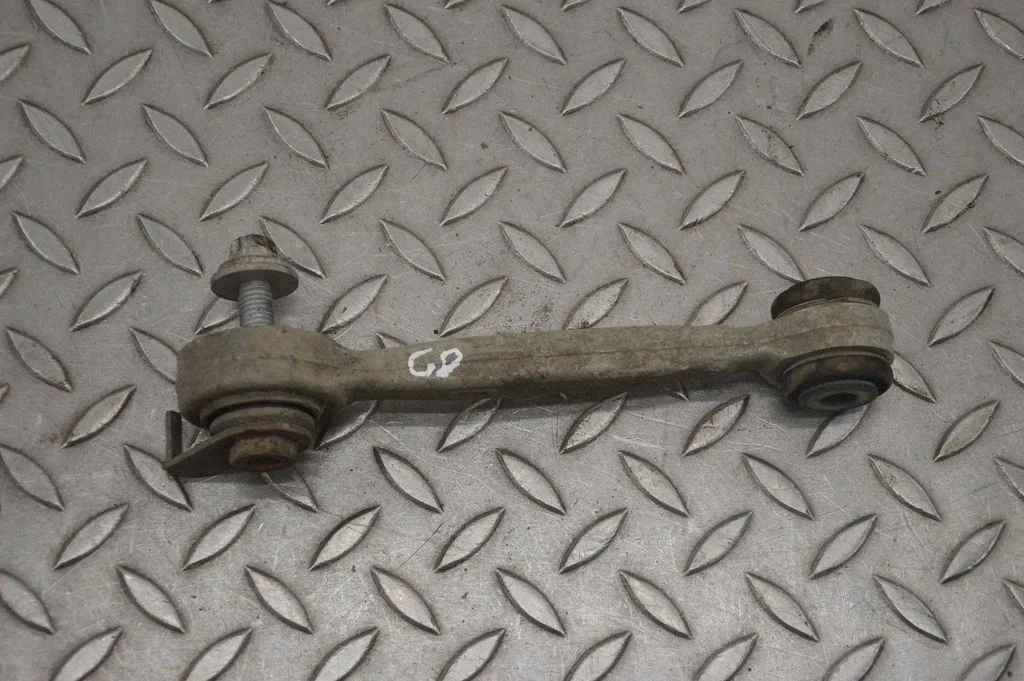 Tagumine ülemine õõtshoob – parem