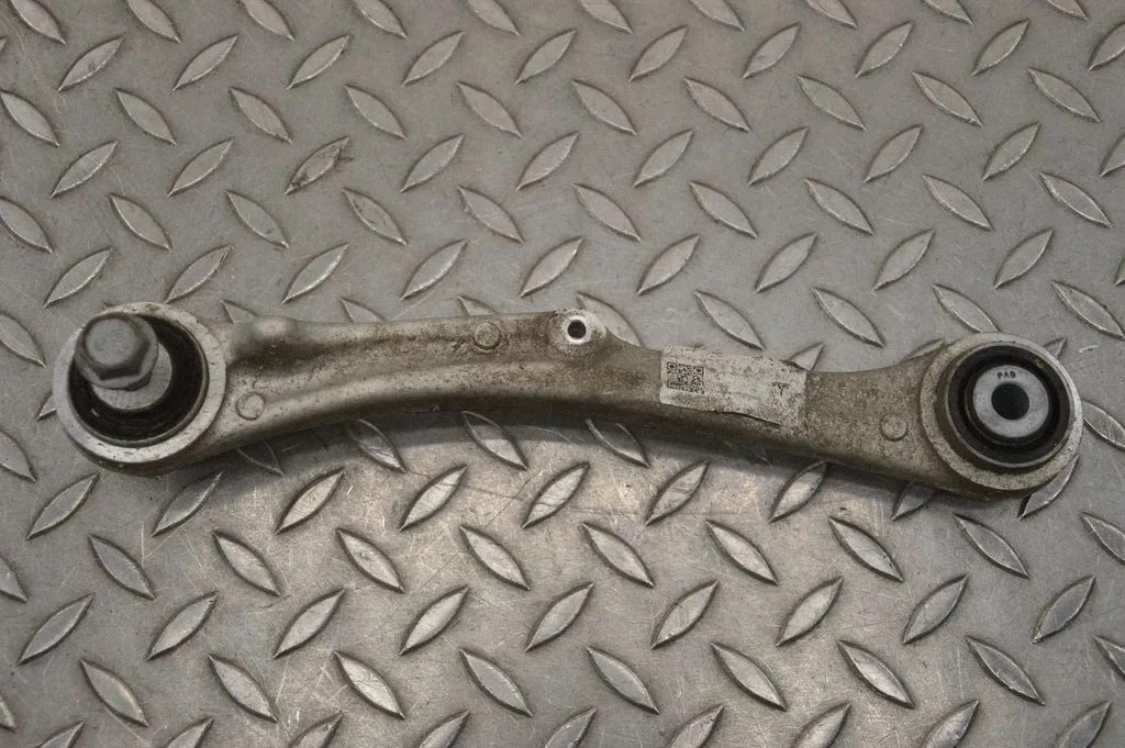 Rear upper control arm/wishbone – right