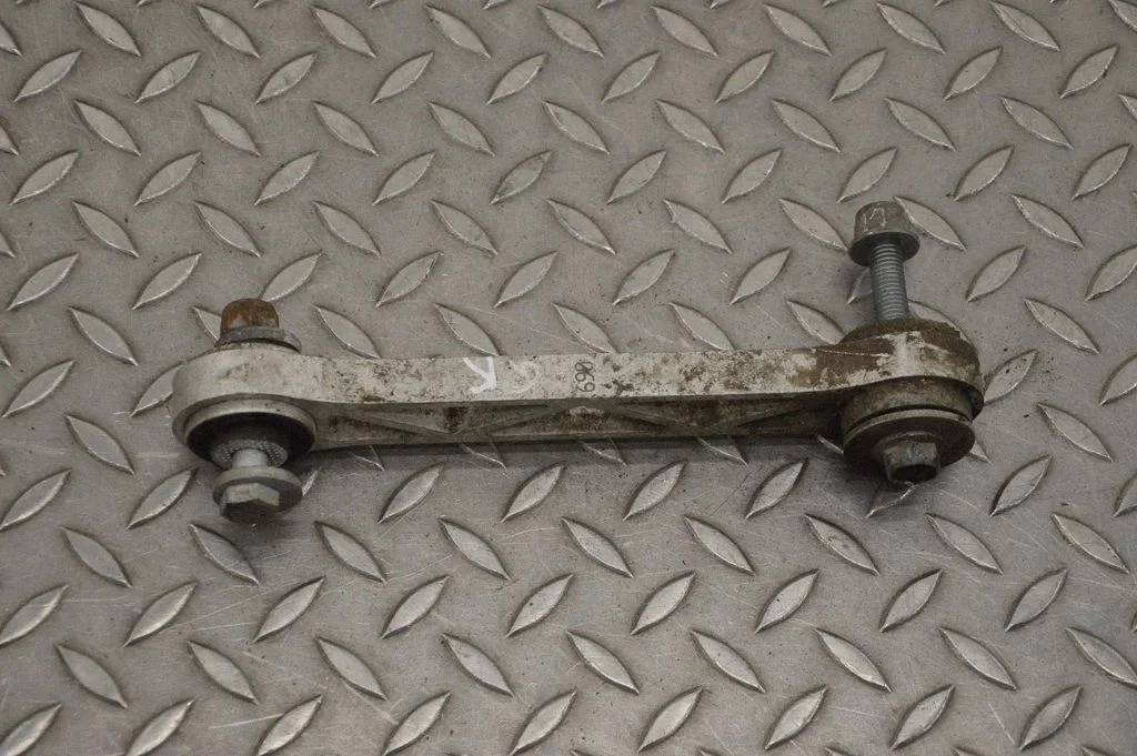 Rear upper control arm/wishbone 104396400C